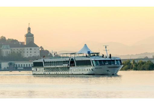 El MS Dutch Grace navegando por el Danubio