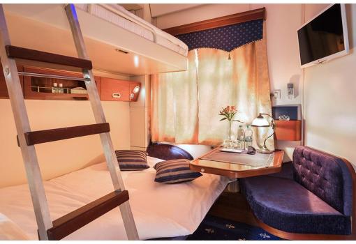 Las camas se montan cada noche (Gold Class Cabin)