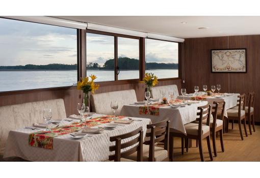 El restaurante también tiene grandes ventanales