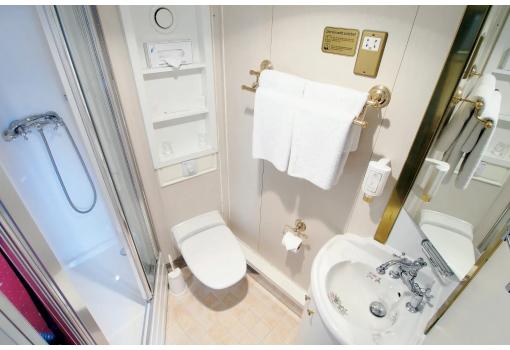 Uno de los baños privados en las cabinas